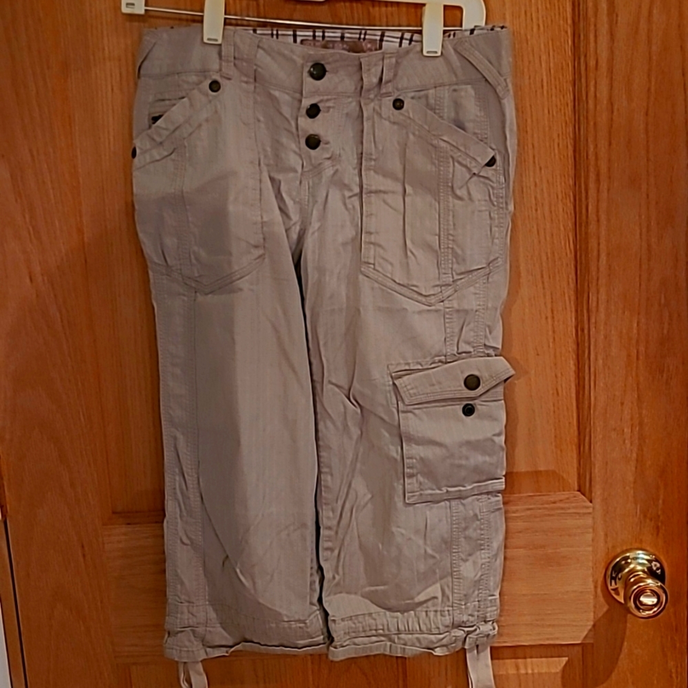 Khaki capris